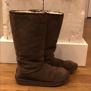 Dark brown Ugg size 8